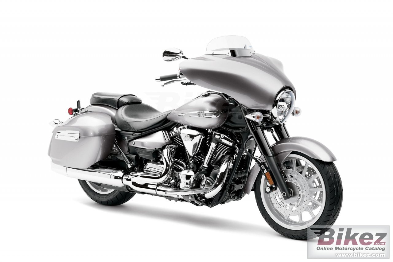 Big Yamaha star stratoliner deluxe picture and wallpaper from Bikez.com